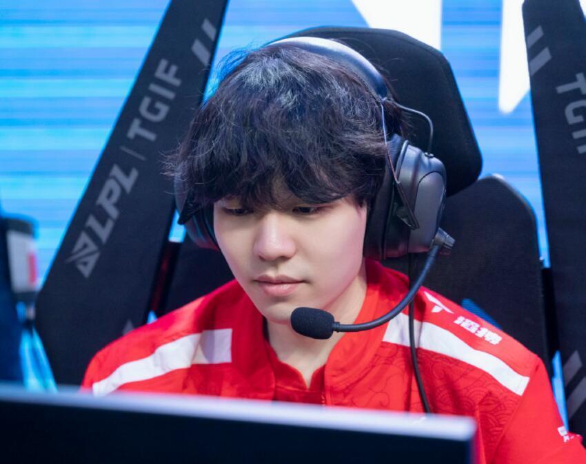 Rookie意外战胜公牛,夺冠引爆全场!气势如虹延续(敢问使君仁本第一以战止战) Rookie意外战胜公牛,夺冠引爆全场!气势如虹延续(敢问使君仁本第一以战止战)