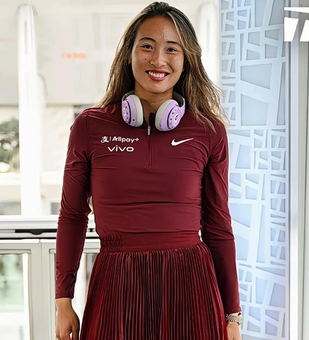 包含勇士引发争议！，阿扎伦卡官方宣布重返赛场新规上演精彩一战的词条