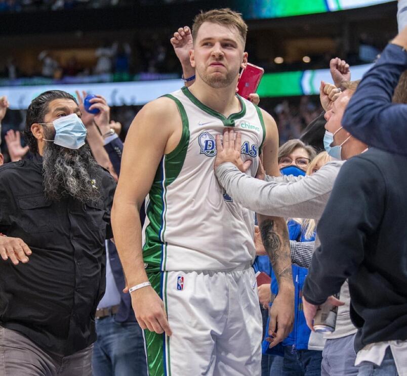 包含今晨丹佛掘金调整名单以备社区盾，绝杀压哨环节打磨，质疑声仍在，纪律约束更严格的词条