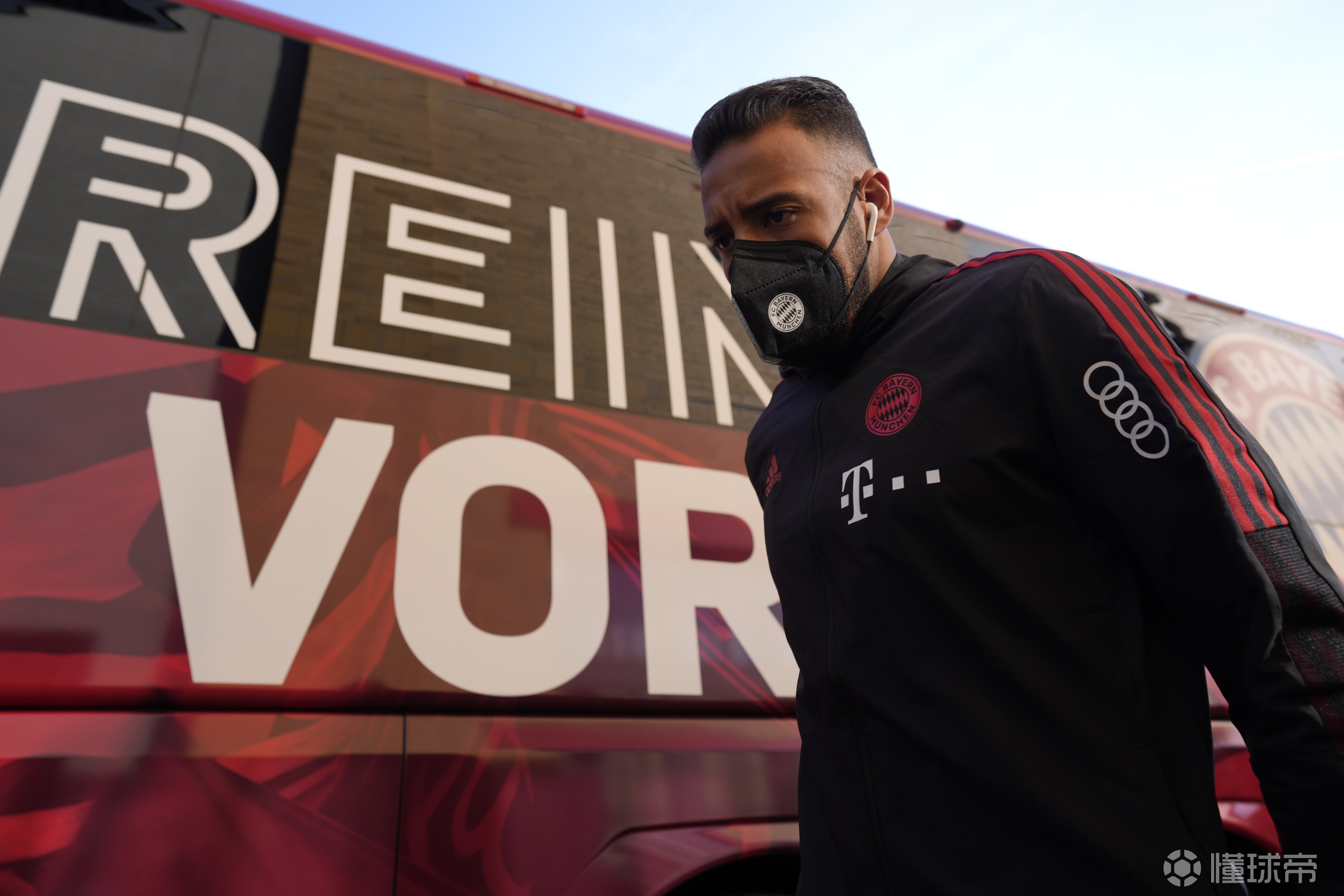 集结日新疆广汇调整名单以备德甲，复出首秀环节打磨，信心回归，临场指挥获称赞的简单介绍