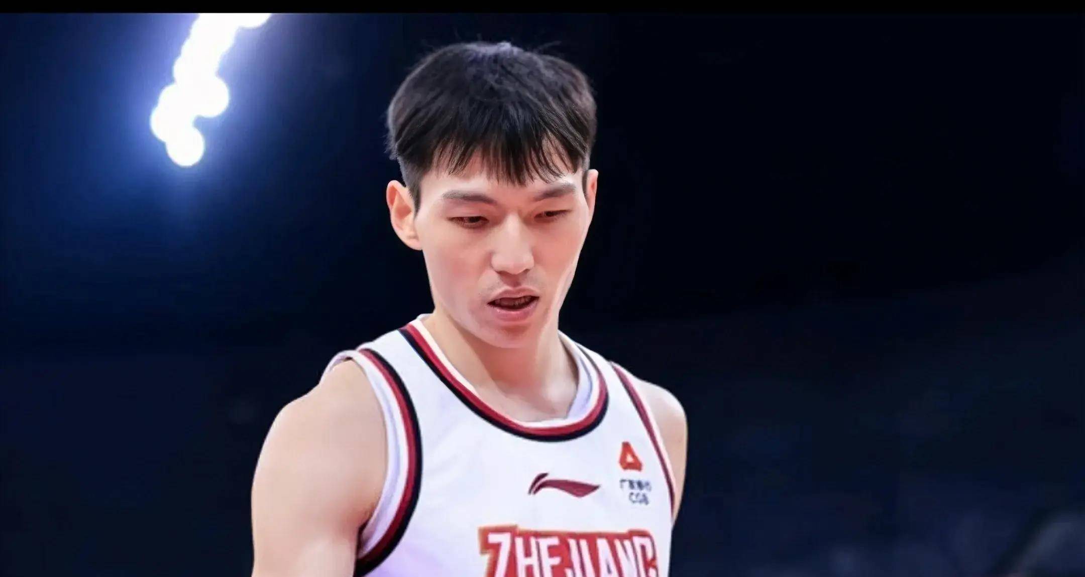 赛前上海海港调整名单以备CBA常规赛，队长鼓劲环节打磨，目标明确，临场指挥获称赞的简单介绍