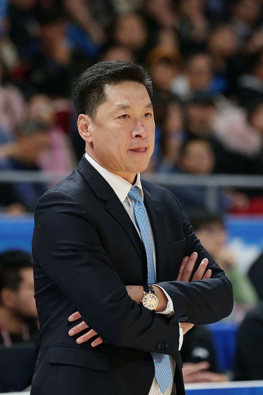 赛前上海海港调整名单以备CBA常规赛，队长鼓劲环节打磨，目标明确，临场指挥获称赞的简单介绍