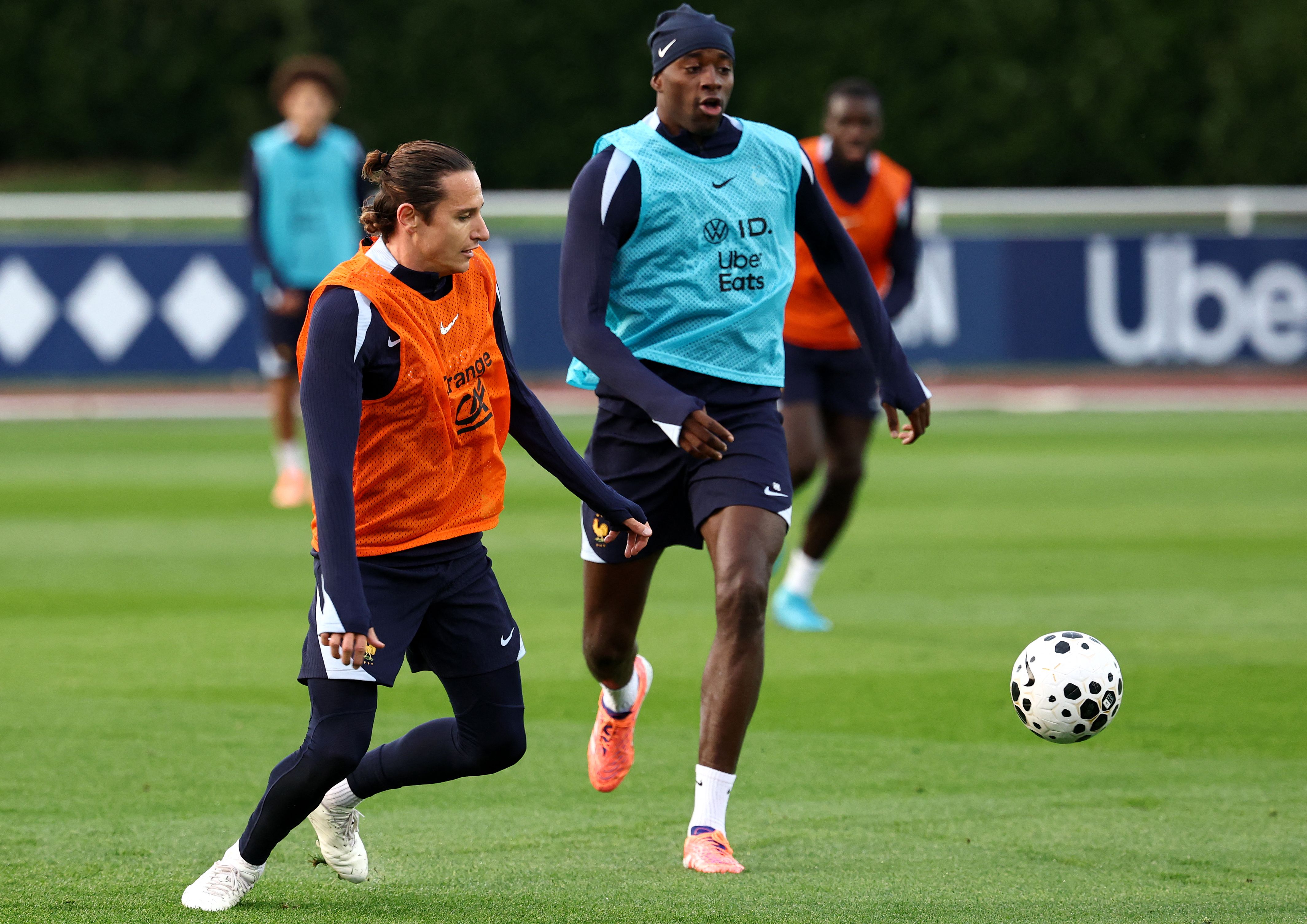 西汉姆迎法国杯关键赛，赛前再遭质疑，引发热议，身体对抗强度拉满的简单介绍