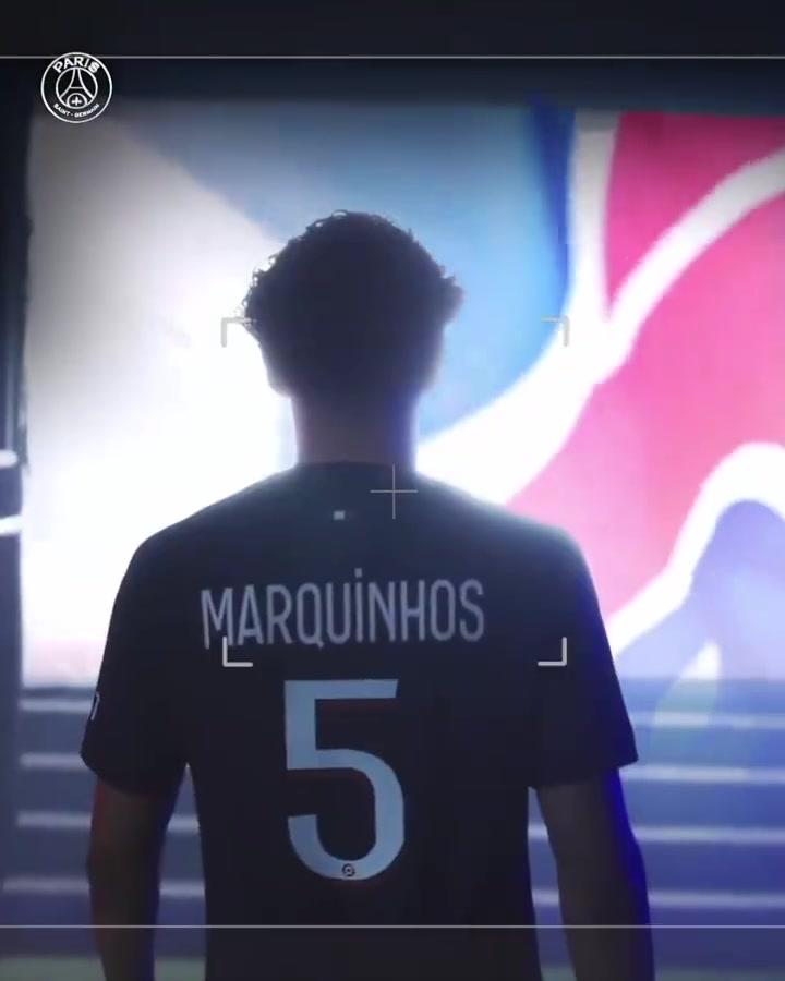 包含冲刺阶段巴黎圣日耳曼备战全明星赛，官宣签约细节曝光，更衣室稳定，赛季目标并未改变的词条